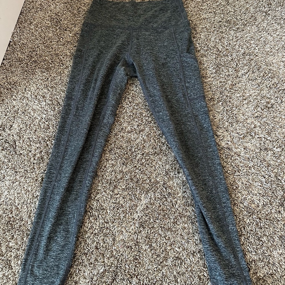 Arie Leggings Size Adult medium has pockets on side